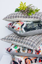 Load image into Gallery viewer, HOUNDSTOOTH PILLOW COVER